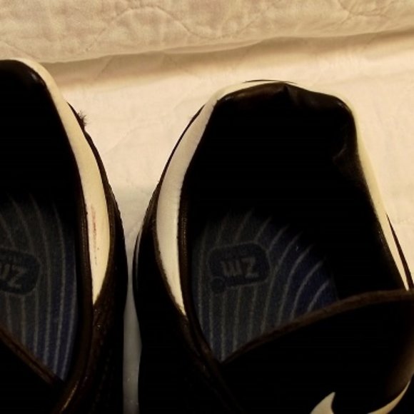 NIKE Zoom Air Women's runner shoes, Size 8 - Picture 8 of 12